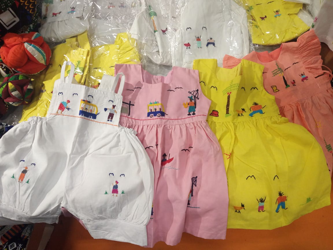 Robe broderie pour enfant